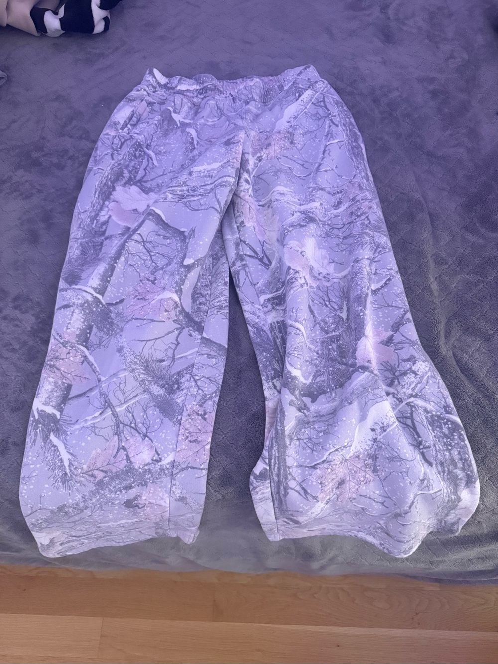 Hollister Lilac Tree-Print Joggers